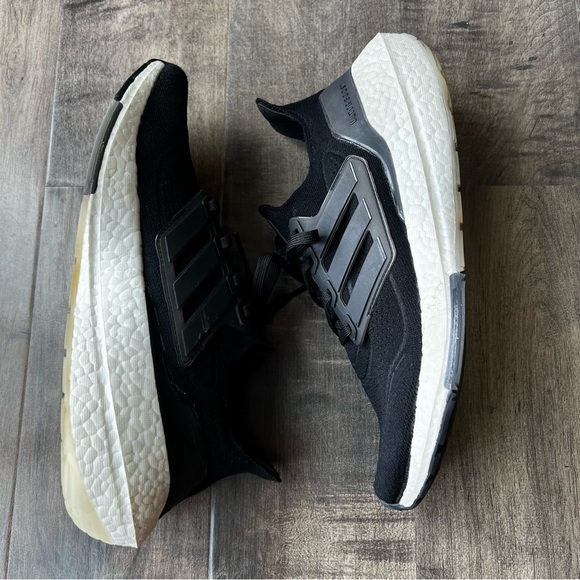 Adidas Womens Ultraboost 21 Black Running Shoes Size 9.5 - Picture 3 of 9